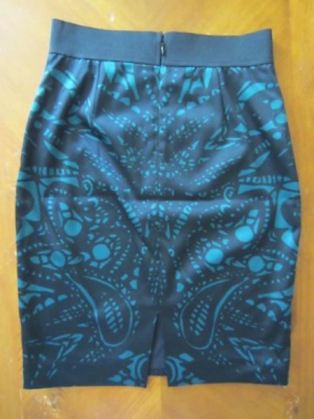Elegant Black and Dark Green Patterned Pencil Skirt